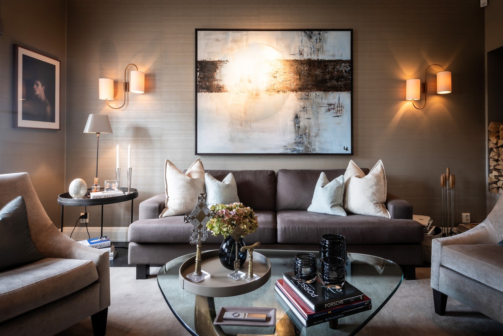 Stuen er opprinnelig et soverom og rommet kan ved å sette opp en dør mot gangen tilbakeføres til et romslig soverom dersom man ønsker/har behov for dette. Se alternativ plantegning. Galleribilde