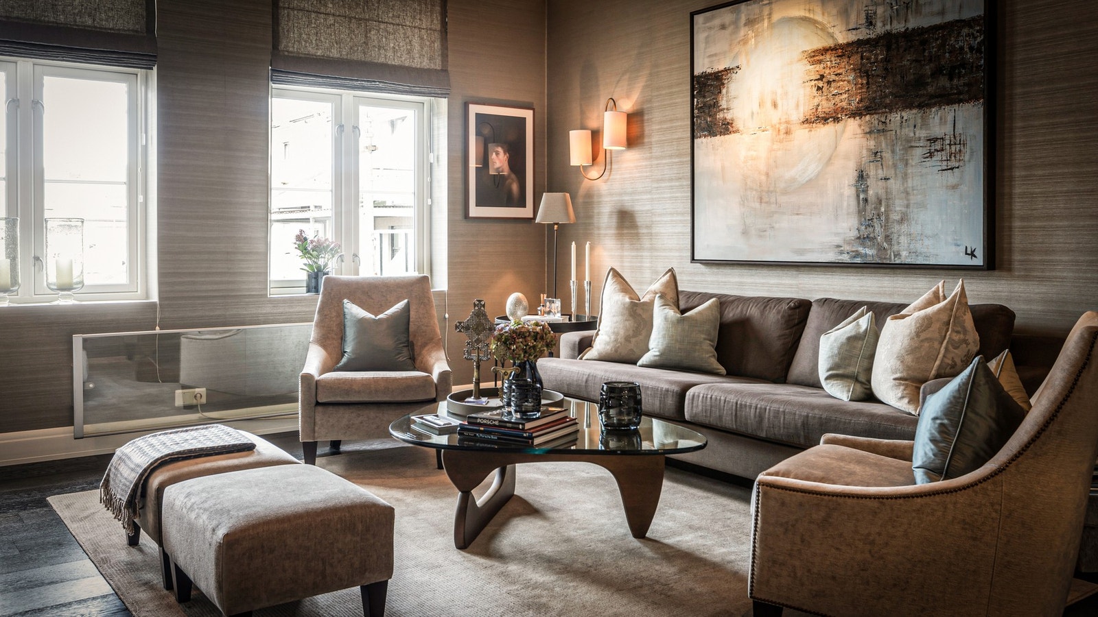 Leiligheten er en eksklusiv 3-roms leilighet med meget attraktiv beliggenhet i en av de flotteste gatene på Gimle. Galleribilde