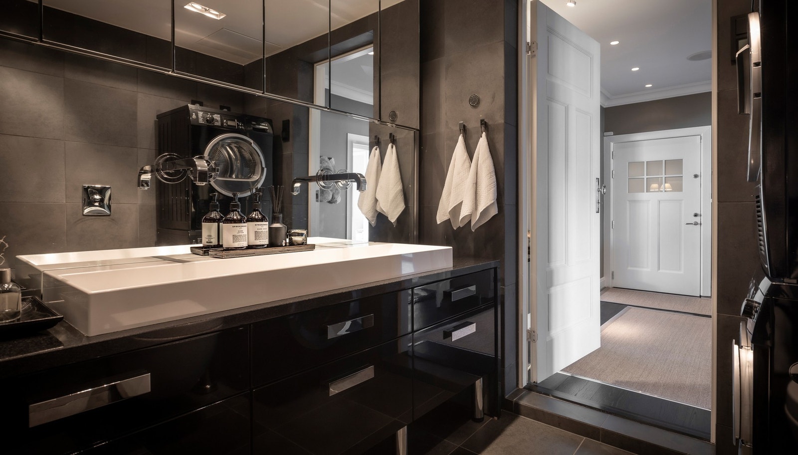 Arealet er romslig, gulvet er belagt med varmekabler og belysningen er god. Et herlig rom å starte dagene på. Galleribilde