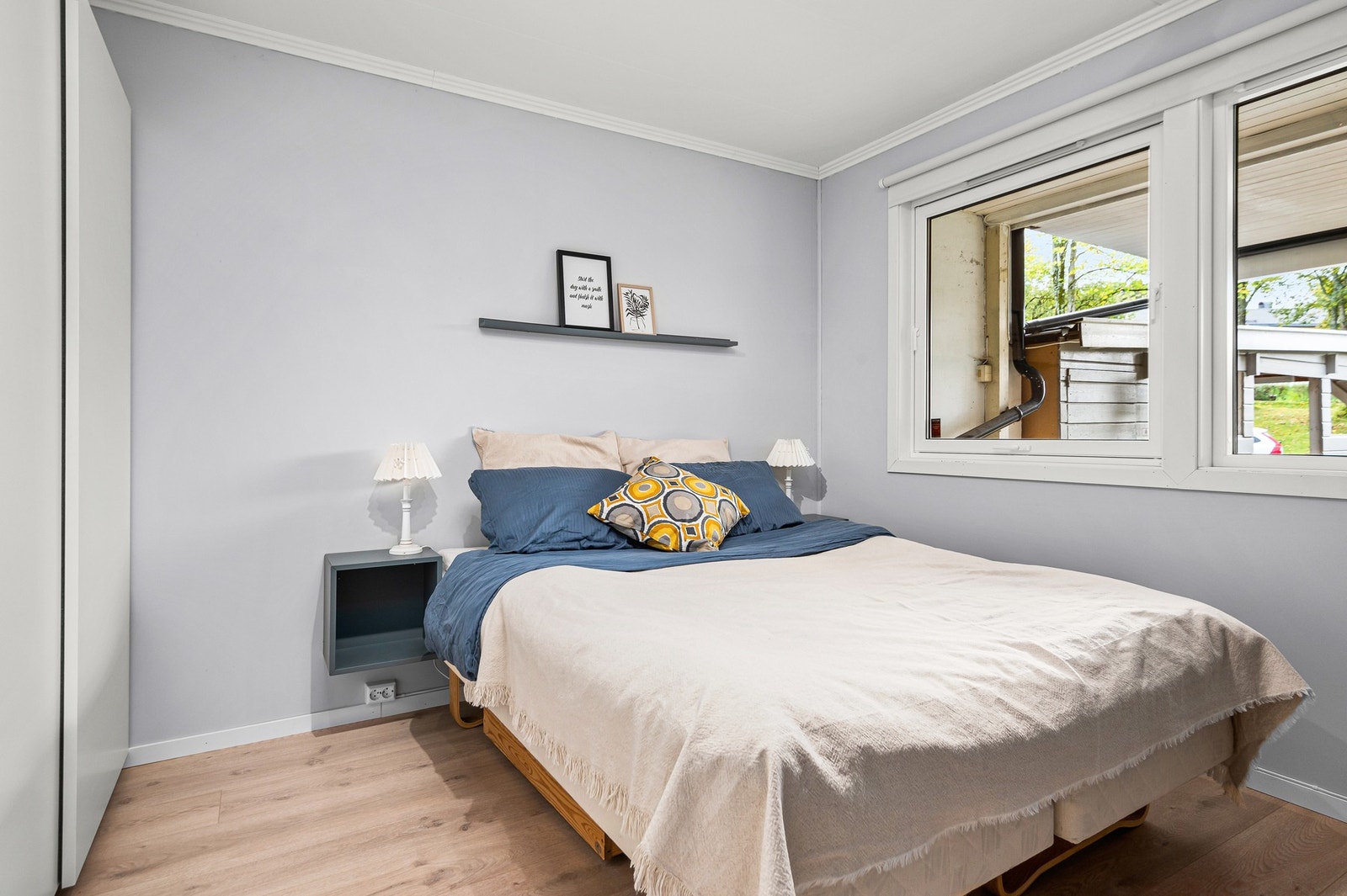 Soverom 3 er på 10 kvm og er innredet med skyvedørsgarderobe. Alle boligens vinduer er av nyere dato. Galleribilde