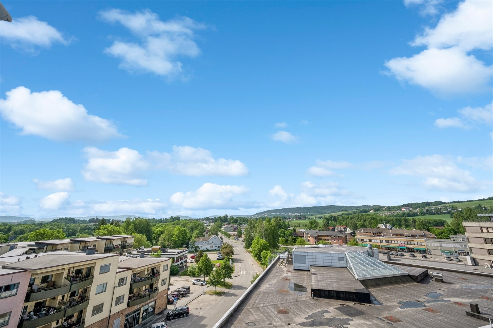 Herfra kommer den flotte utsikten ut over nærområdet til sin fulle rett! Galleribilde