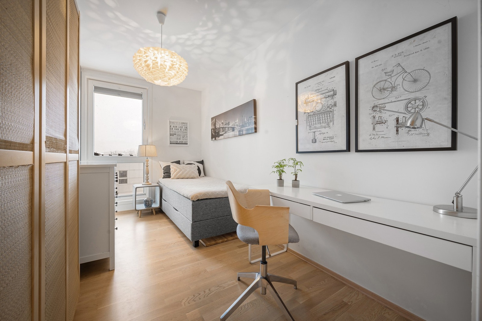 Soverom 3 med praktisk kontorplass Galleribilde