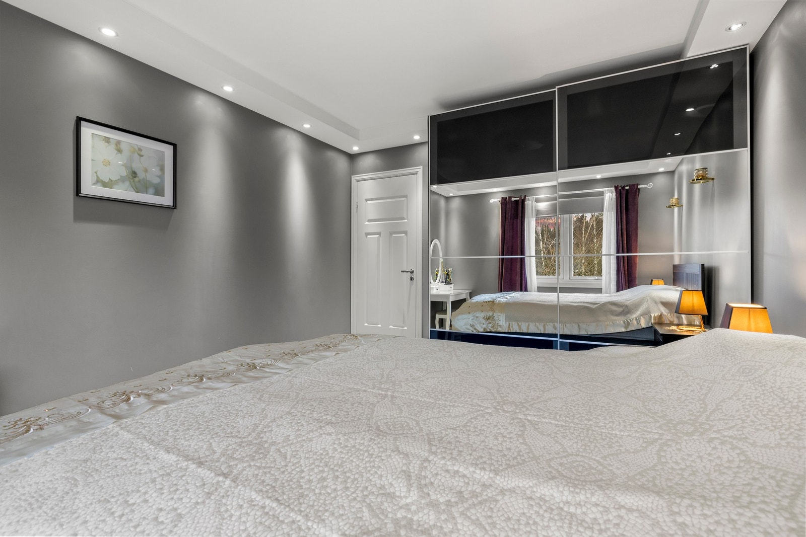 Flott skapløsning på soverommet Galleribilde