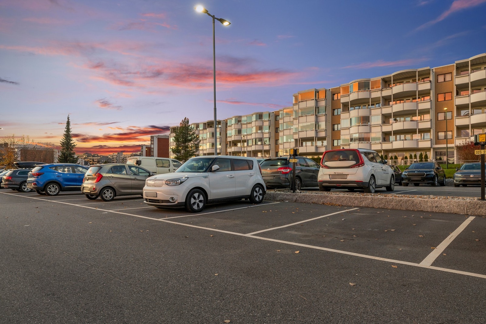 Én medfølgende parkering, men mulighet for leie av flere dersom det er behov. Galleribilde