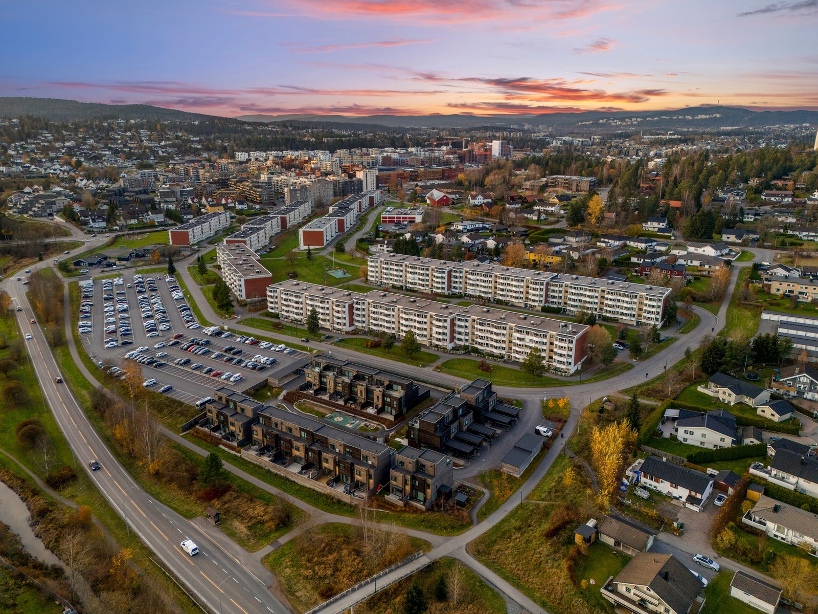 Leiligheten er beliggende i et veletablert og sentralt område. Galleribilde