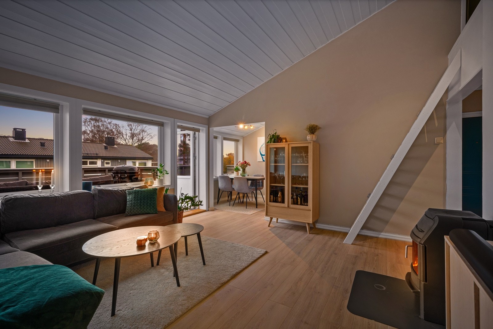 Moderne 2-roms toppleilighet med gjennomgående gode kvaliteter. Galleribilde