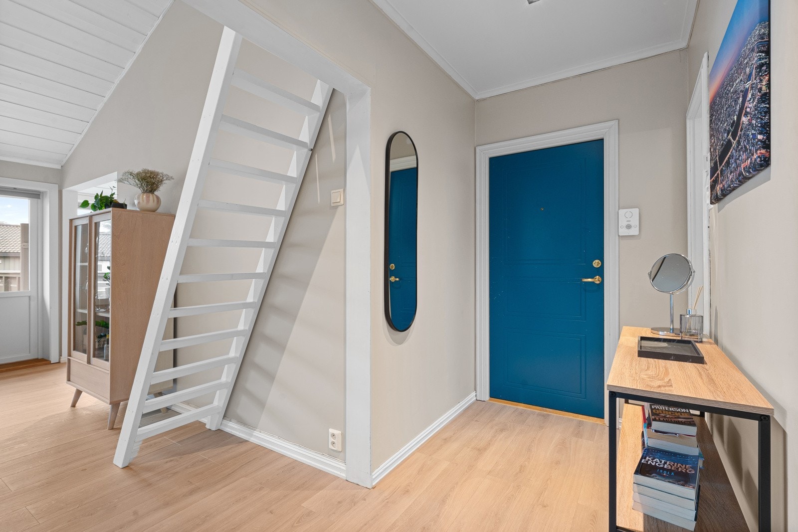 Lys og innbydende entré - Velkommen inn! Galleribilde