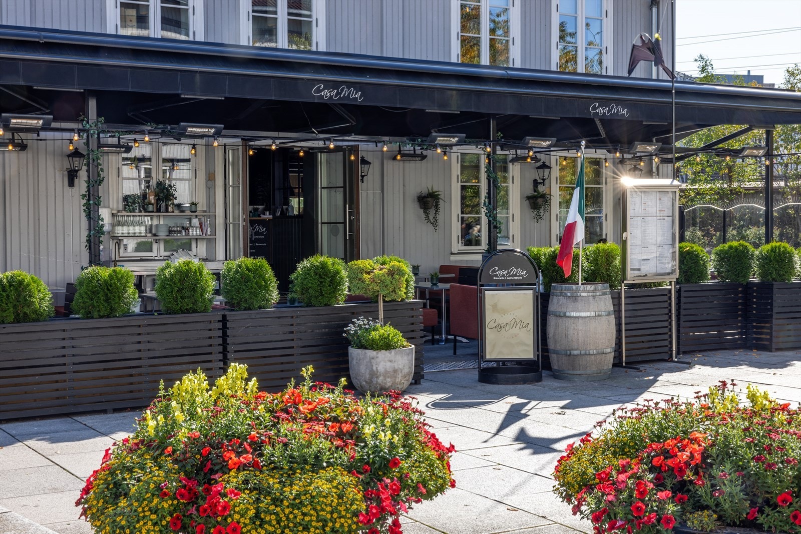 Lillestrøm har et godt utvalg innenfor uteliv, shopping og små spesialbutikker, hyggelige handlegater, et flott kulturhus, og et mangfold av restauranter, kafeer og uteplasser er noe av det byen kan tilby. Galleribilde