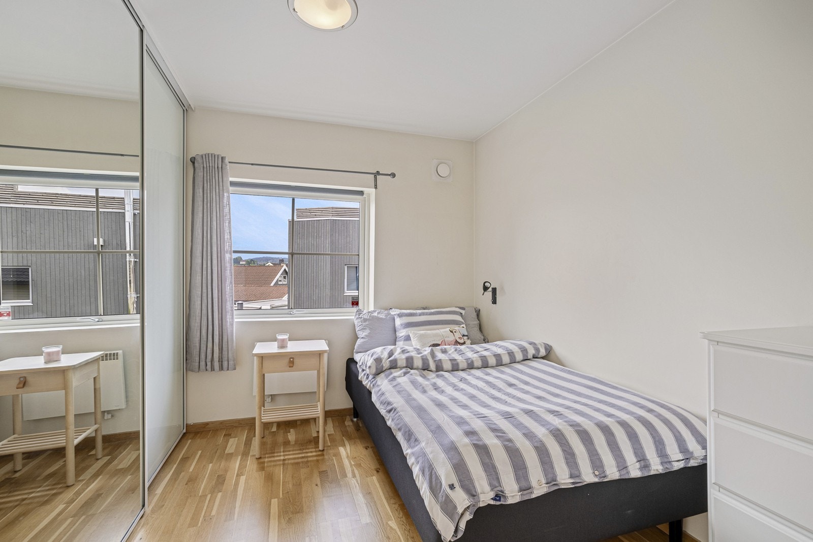 Soverom 2 - I andre etasje er det to soverom beliggende ved siden av hverandre. Galleribilde