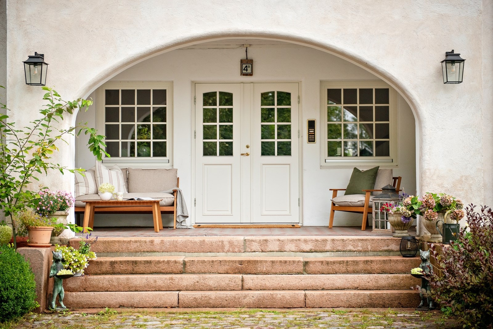 Leilighetsbygget er bygget med solidematerialer fra byggeår etter datidens standard. Galleribilde