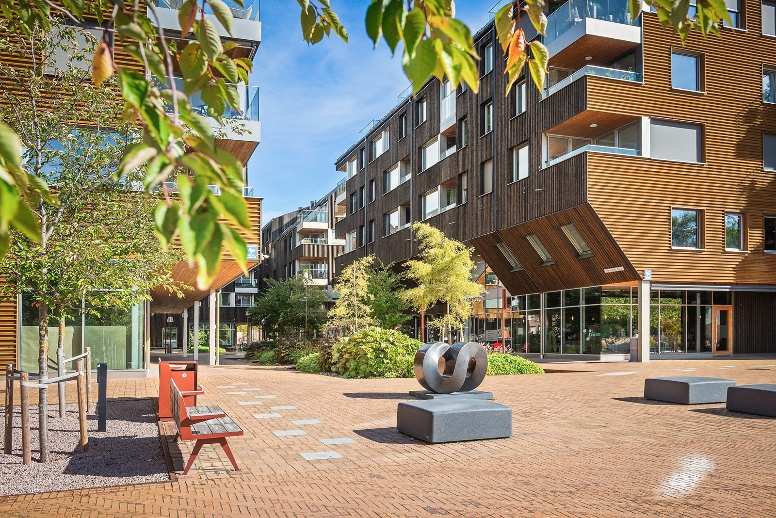 I Heggedal sentrum har du et godt utvalg butikker og servicesteder. Galleribilde