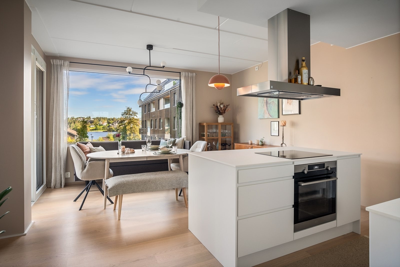 Velkommen til Heggedal Torg 34, presentert av Jostein Sommervoll i Nordvik Asker. Galleribilde