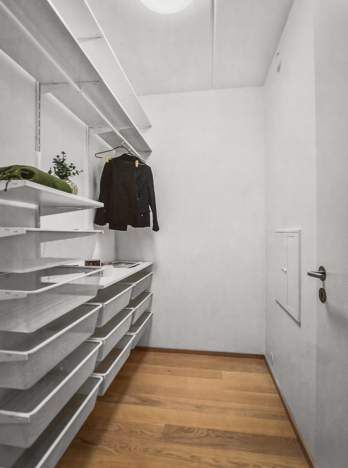 Innvendig bod/teknisk rom på 4 kvm. Galleribilde