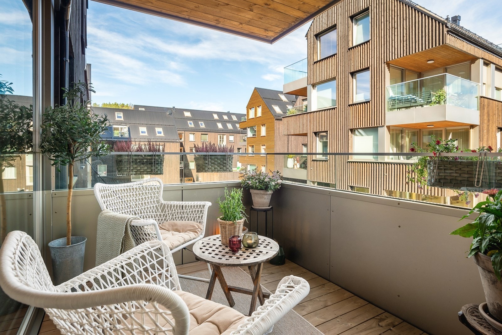 Leiligheten har en fin intern beliggenhet i 3. etasje. Galleribilde