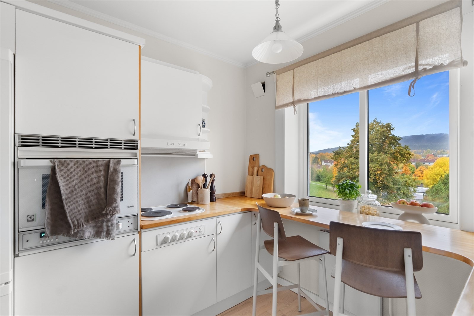 Lunt og sjamrerende modulkjøkken fra Sentrum kjøkken. Galleribilde