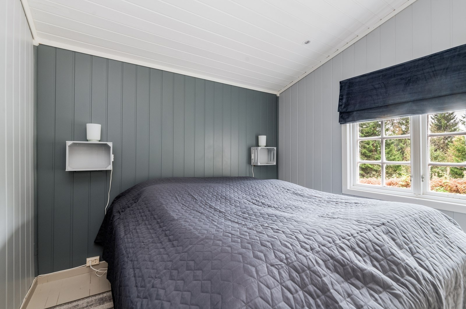 Hytta har to gode soverom. Hovedsoverommet har god plass til dobbeltseng. Galleribilde