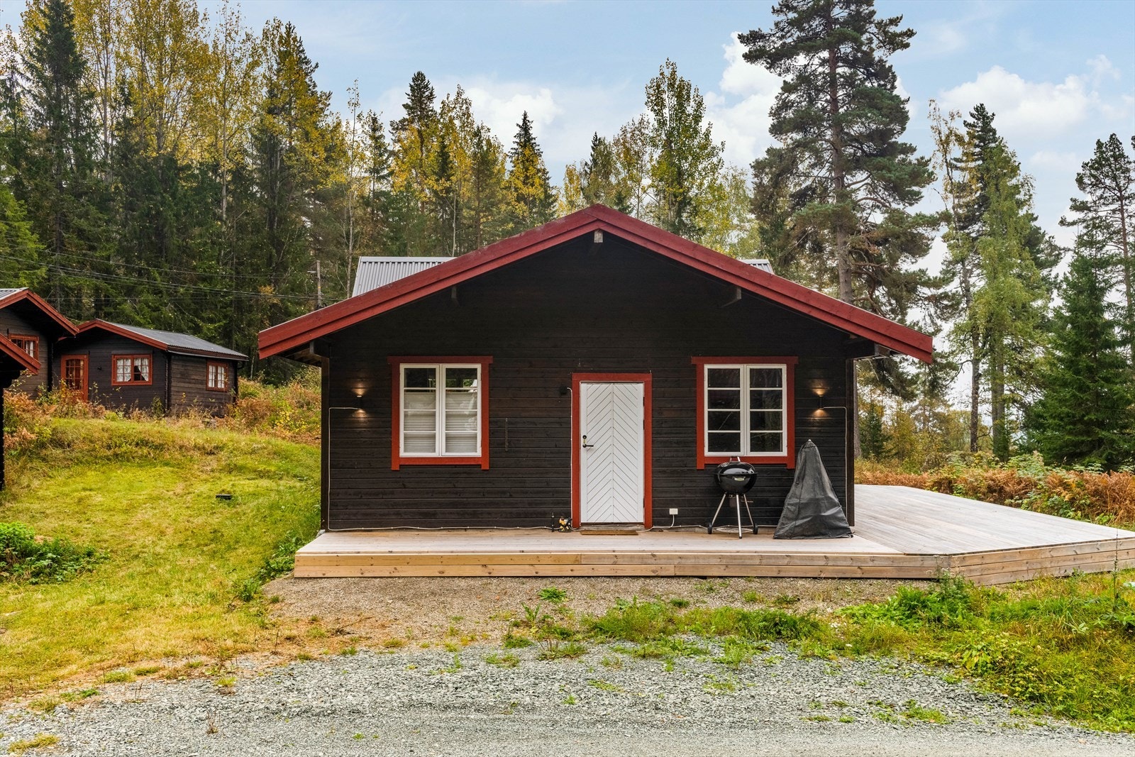 I tillegg er det oppført gjestehytter på eiendommen. Galleribilde