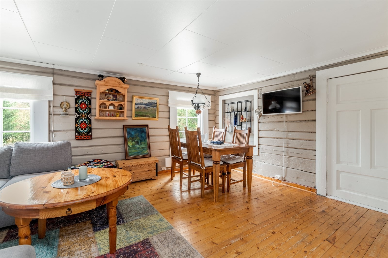 Her er det er plass til både sofagruppe og spisestue. Galleribilde