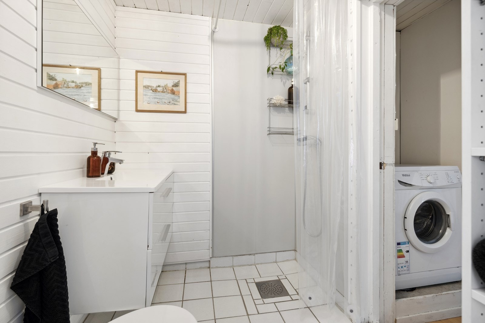 Badet i leiligheten i 1. etasje. Galleribilde