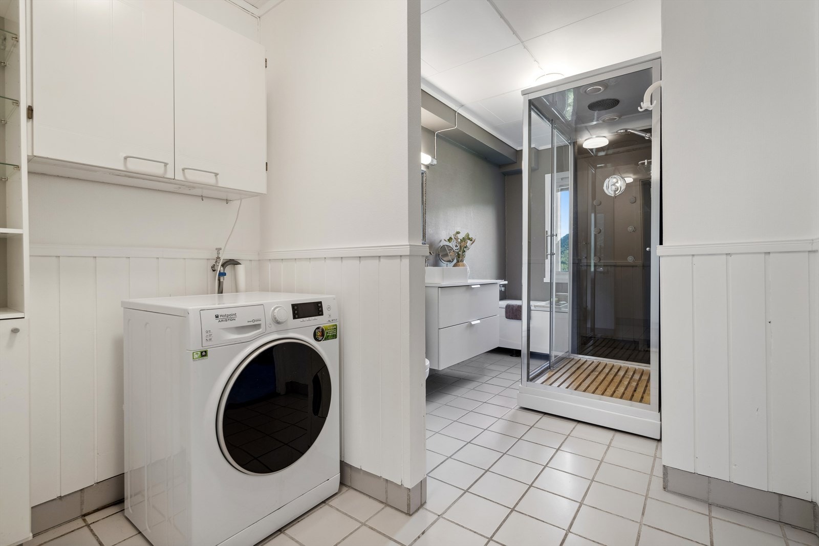 Vaskerom og bad i 2. etasje. Galleribilde