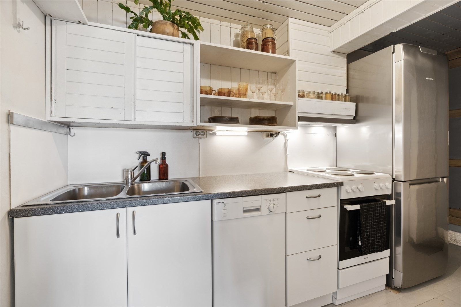 Kjøkkenet i leiligheten i 1. etasje. Galleribilde