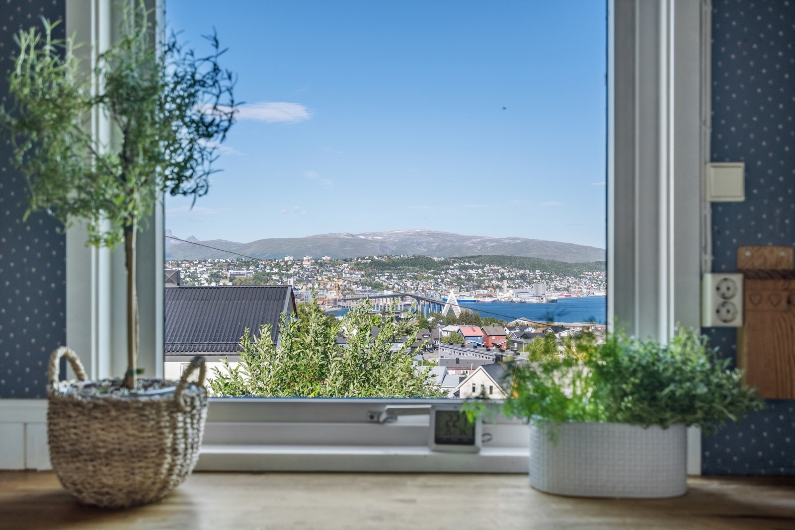 Utsikt fra kjøkkenet i 2. etasje. Galleribilde