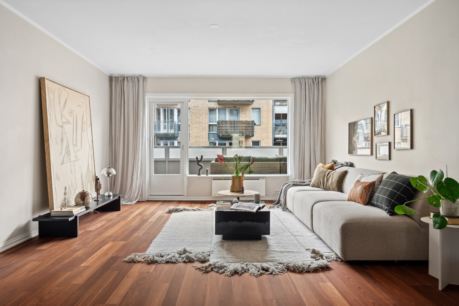 En flott 3-roms selveierleilighet over to plan med heis, balkong og garasje! Galleribilde