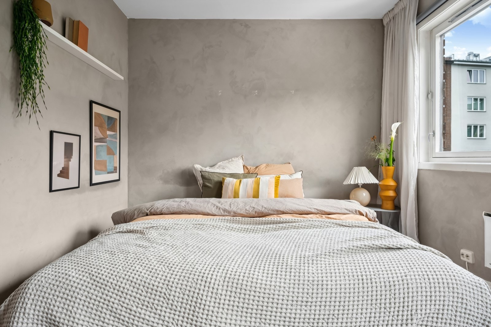 Begge soverommene vender mot bakgård. Galleribilde