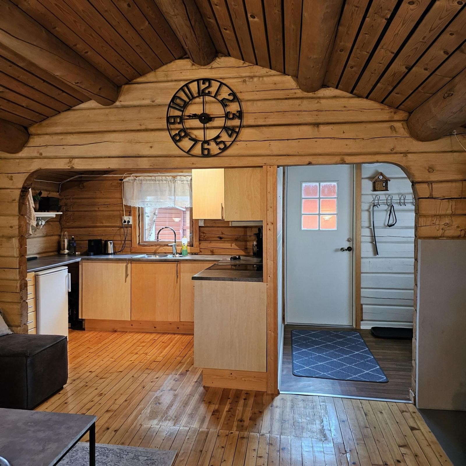 Inne i hovedhytta Galleribilde