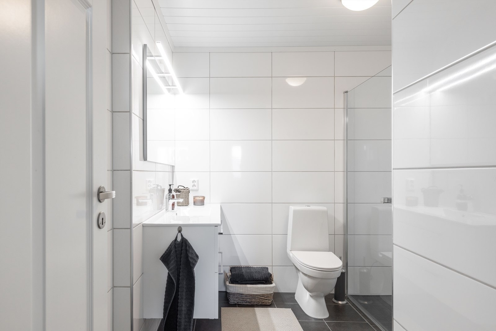 Lekkert, helfliset bad i tidløse farger Galleribilde