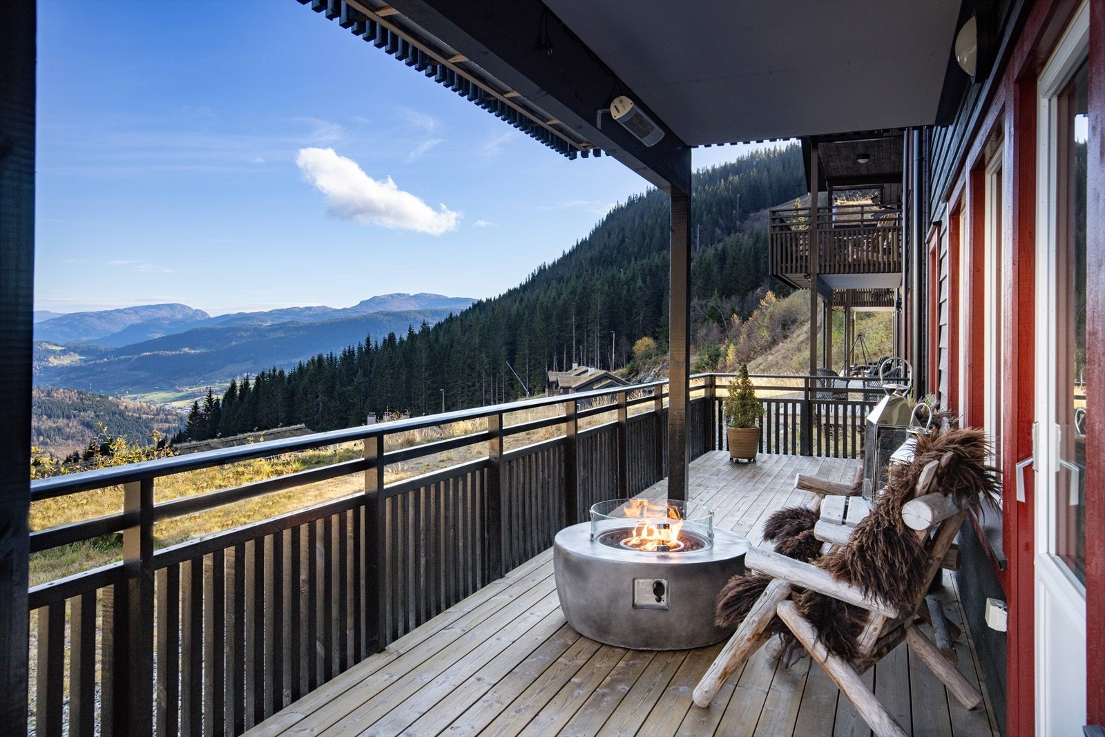 Det er utvidet terrasse på hele 49 m² Galleribilde