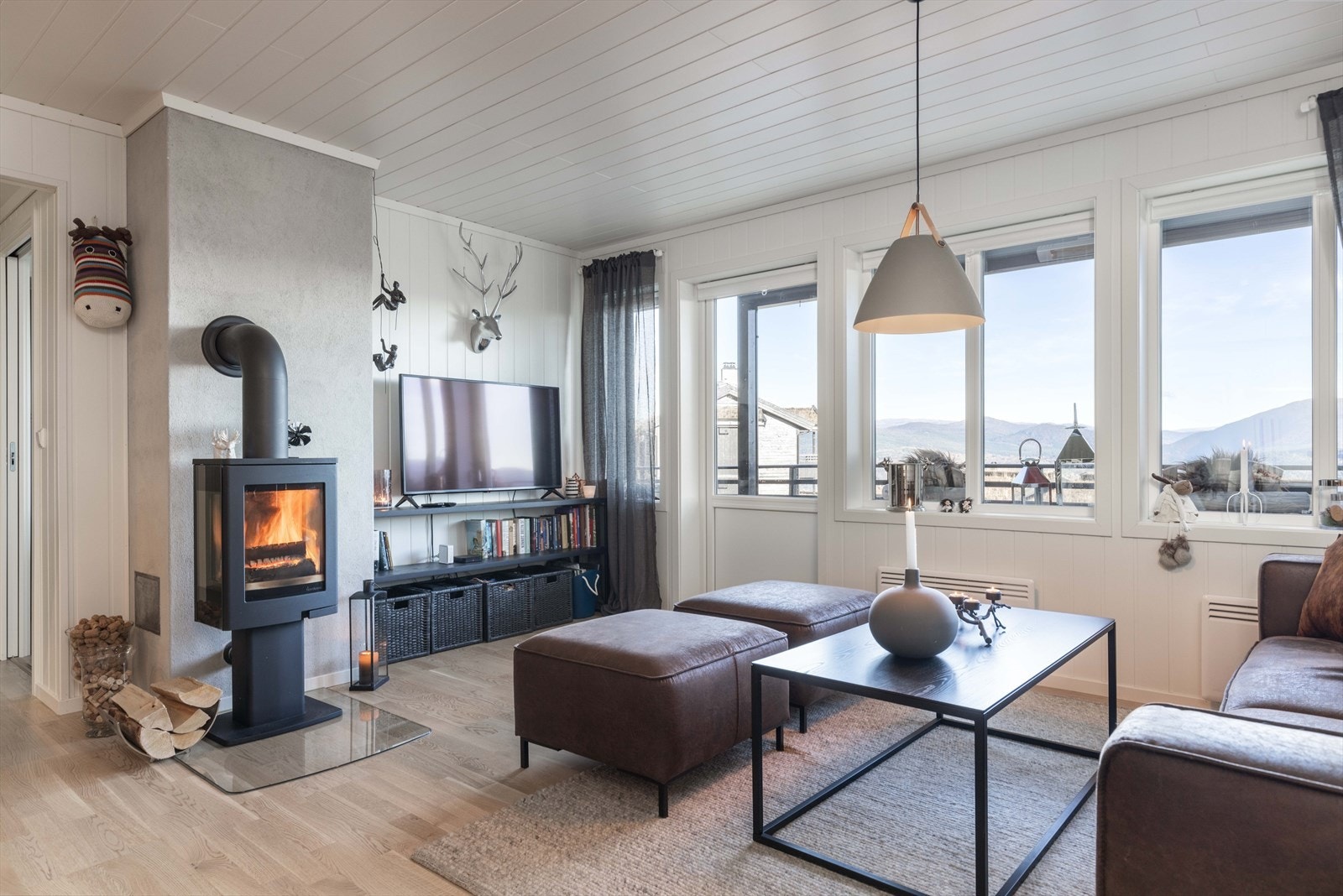 Leiligheten er malt i en lys og behagelig farge, noe som gjør det enkelt å kombinere med interiør og tekstiler Galleribilde