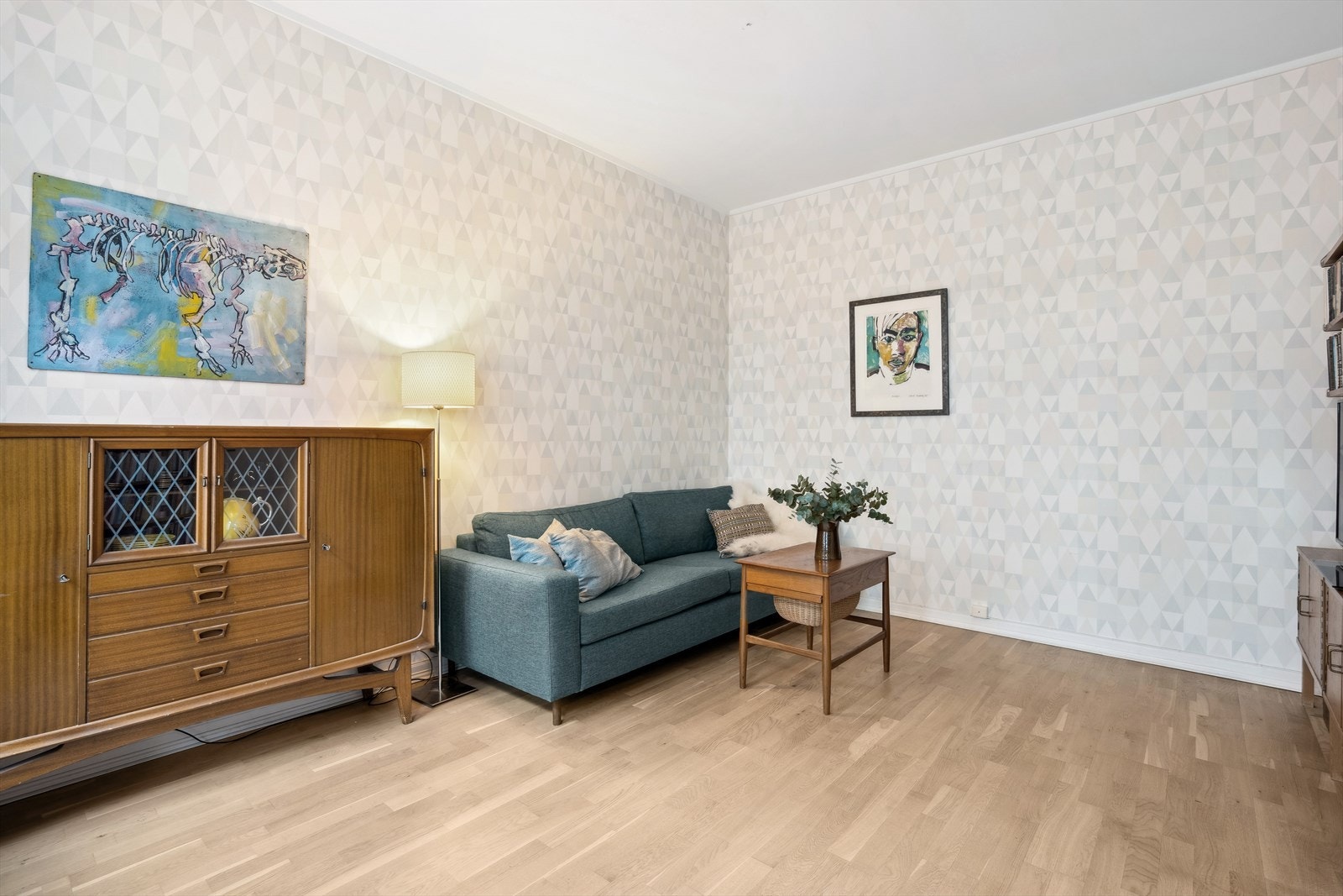 Rommet er av god størrelse med flere møbleringsmuligheter Galleribilde