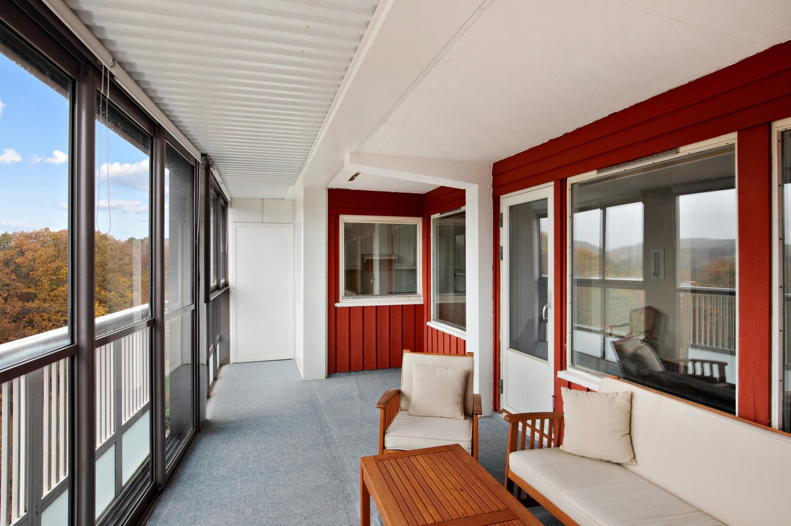 Det er også en bod i tilknytning til balkongen. Og romslig bod i kjeller Galleribilde