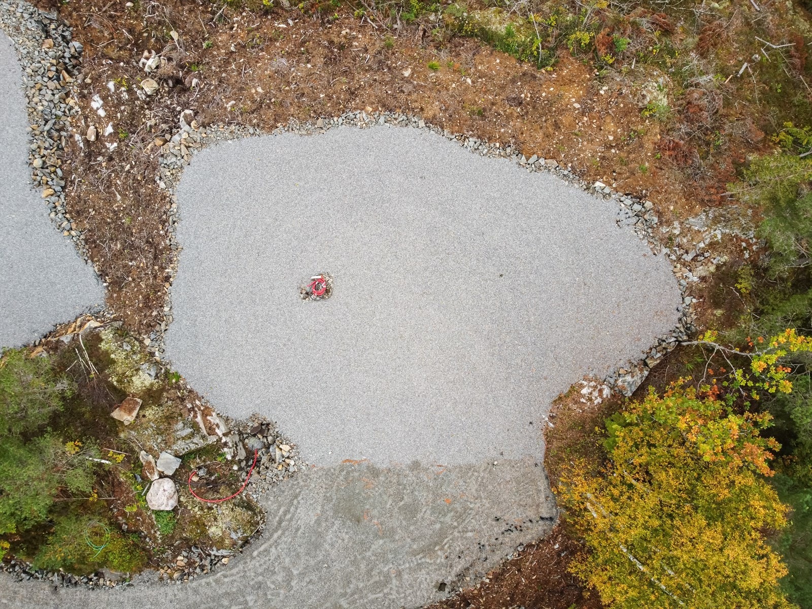 Ferdig opparbeidet tomt med vann fra borehull og renseanlegg. Galleribilde