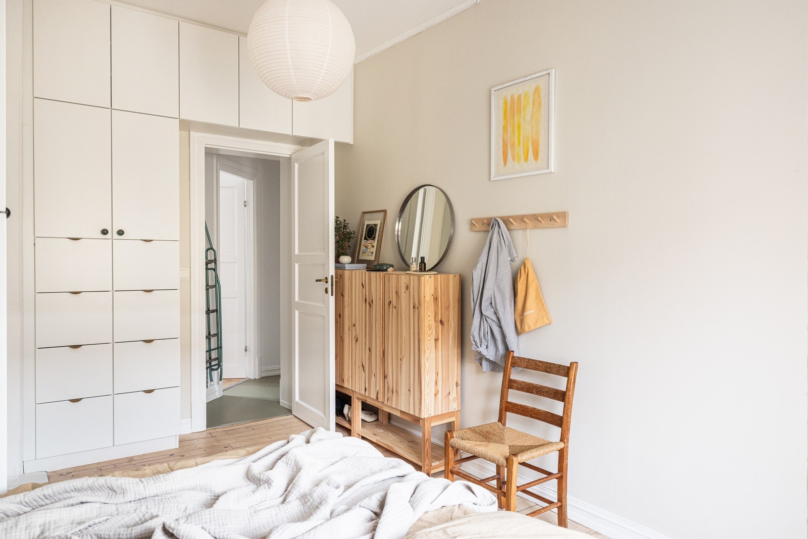 I tillegg til god oppbevaringsplass på hovedsoverommet har leiligheten lagringsplass i en kjellerbod. Galleribilde