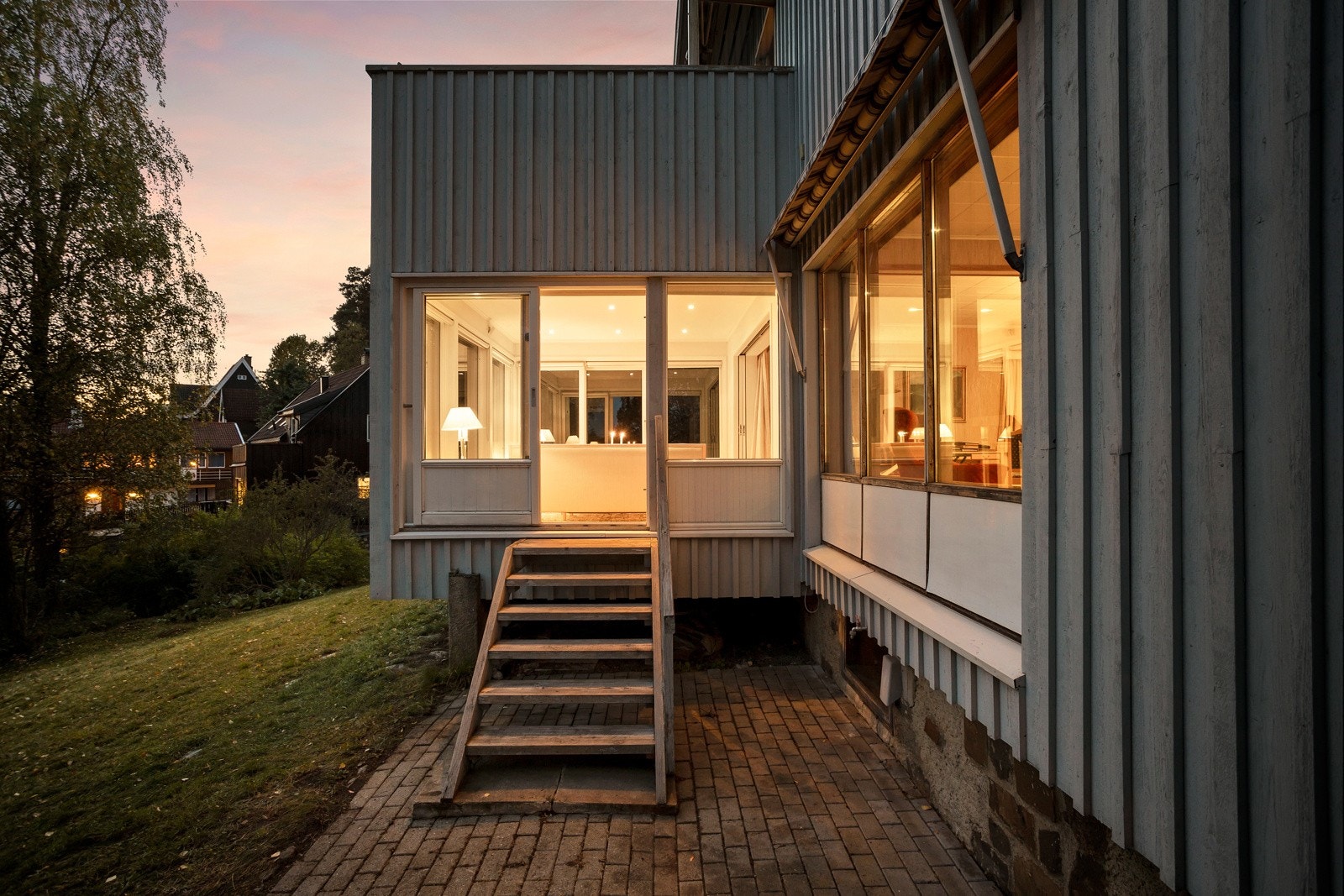 I likhet med selve huset har tomten godt potensial for utvikling, her er mulighetene mange. Galleribilde