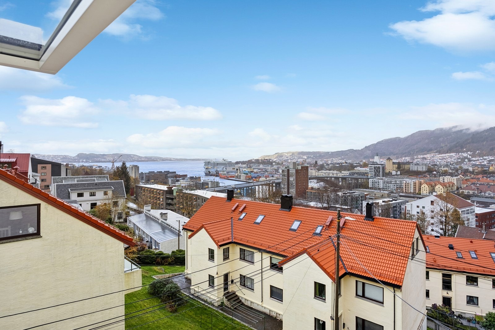 Utsikt fra disp.rom på loftet. Galleribilde