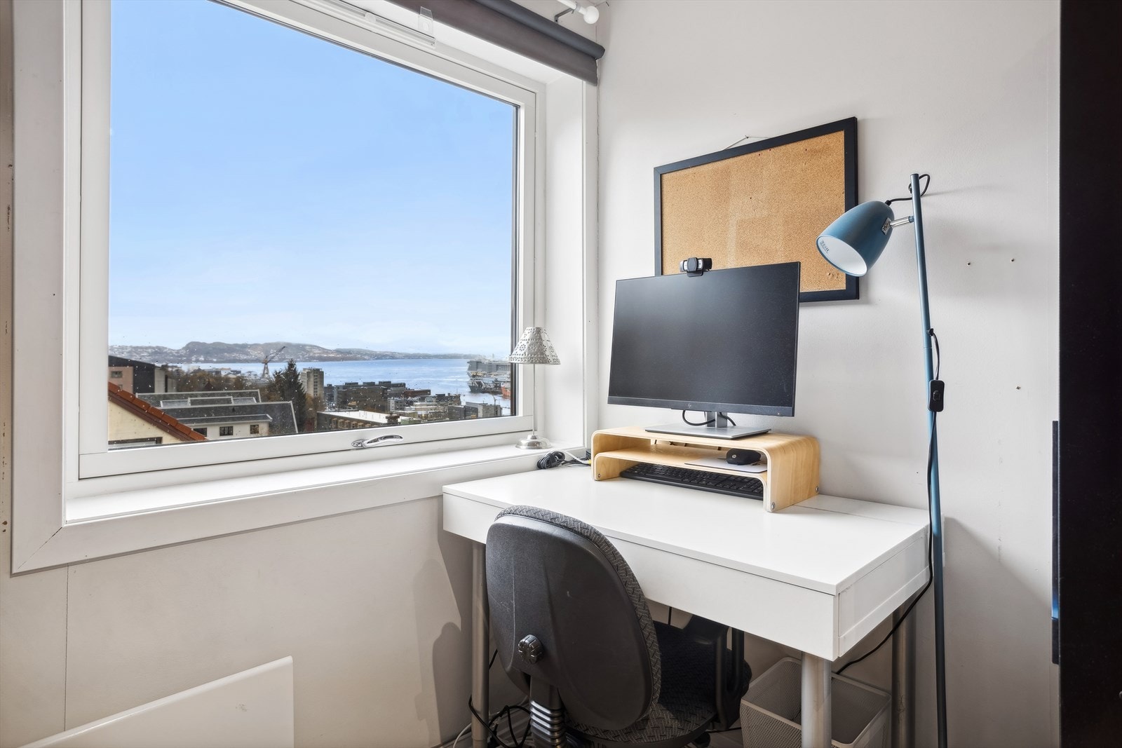 Kontorplass på disp.rom på loftet. Galleribilde