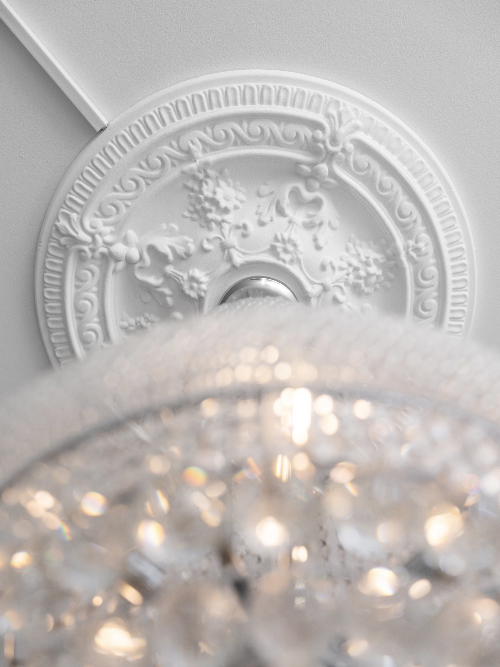 Rosett og stukkatur i taket gir en lukseriøs følelse Galleribilde