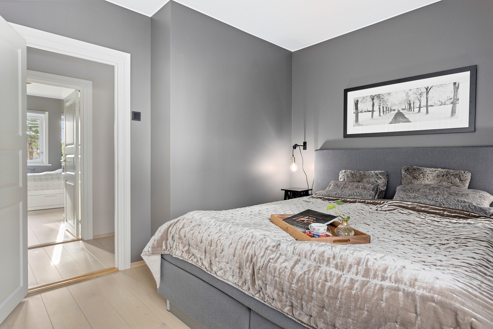 Hovedsoverommet er meget romslig med plass til diverse møblement. Galleribilde
