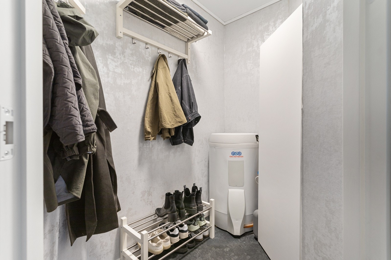 Leiligheten har også en praktisk innvendig bod med ekstra oppbevaringsplass. Galleribilde