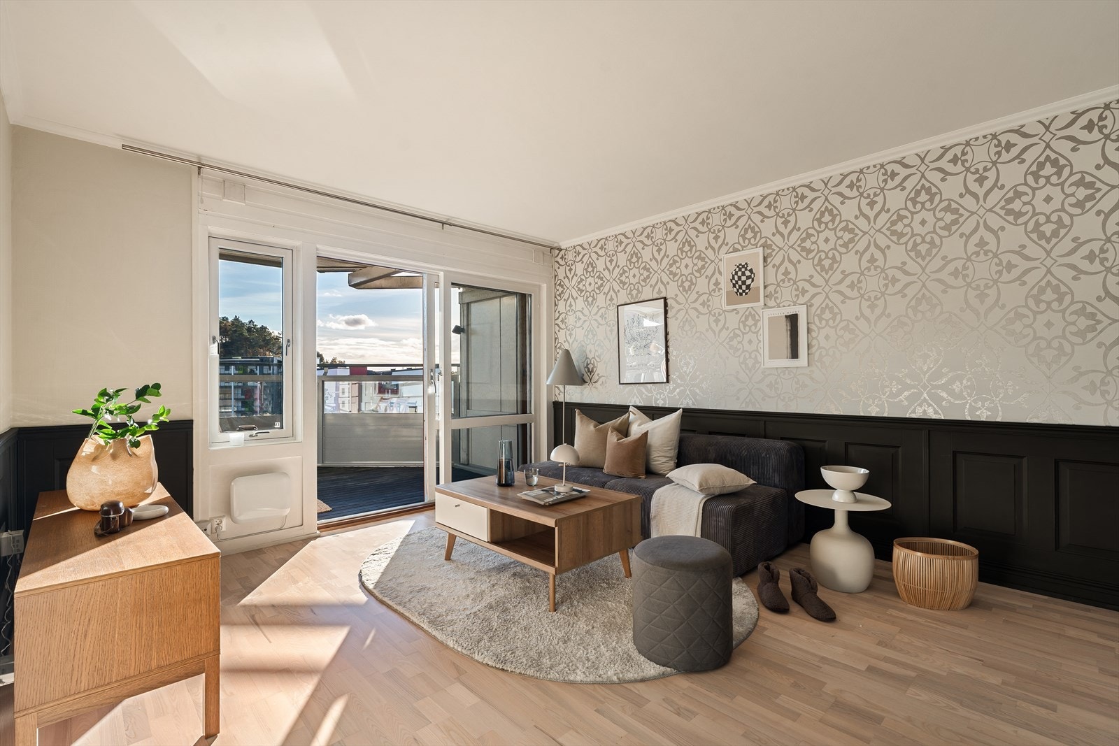 Fra stuen er det adkomst til flott sørvendt balkong. Galleribilde