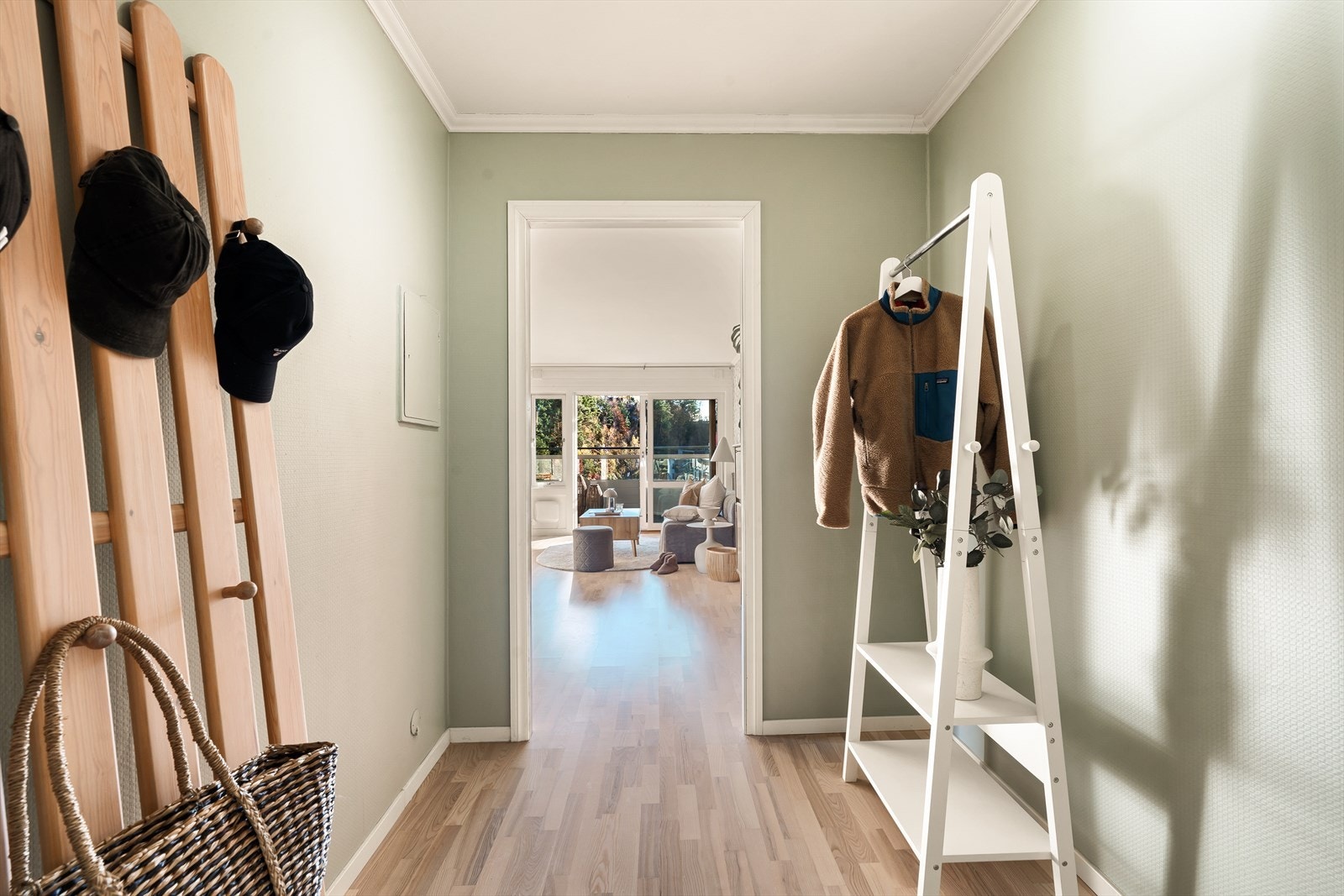 Leiligheten har flott gjennomgående parkettgulv Galleribilde