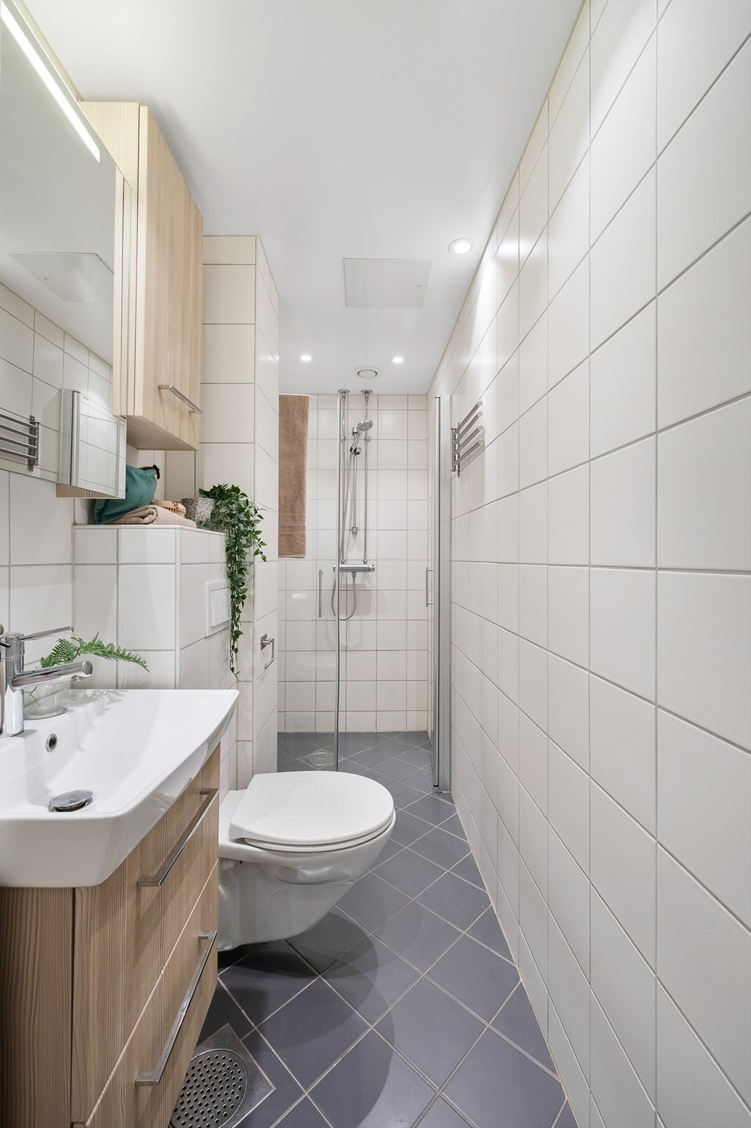 - Badet er pusset opp i regi av brl i 2014 og har varmekabler i gulvet - Galleribilde