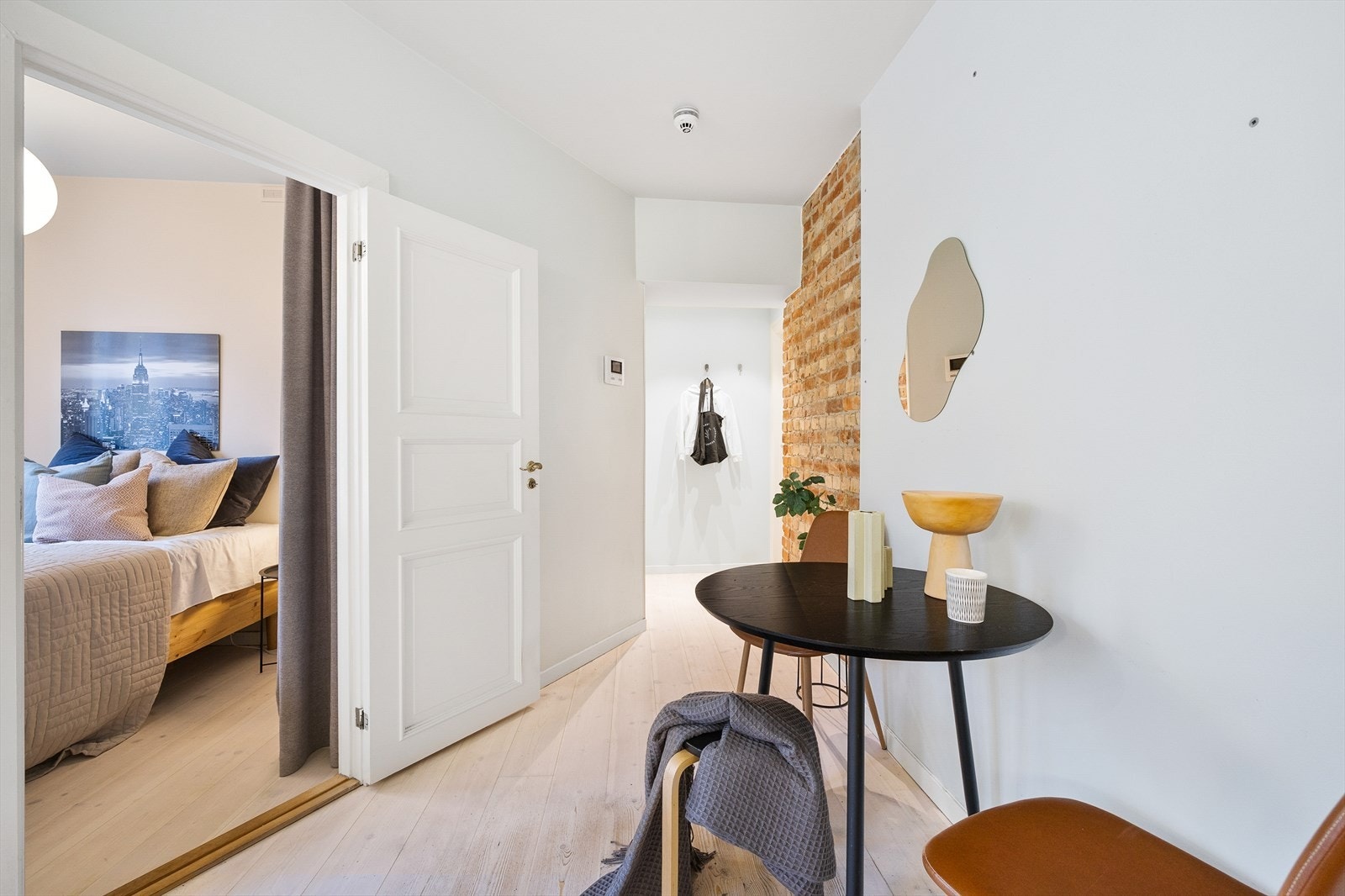 - Leiligheten byr på plass til koselig spiseplass - Galleribilde