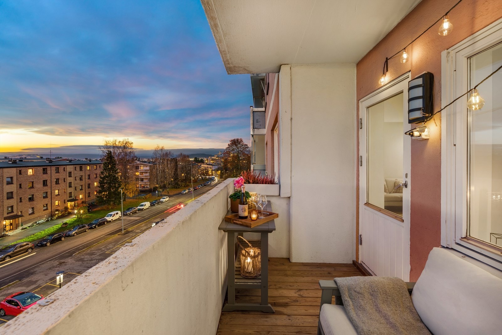 Balkongen har gode solforhold og fin utsikt. Galleribilde