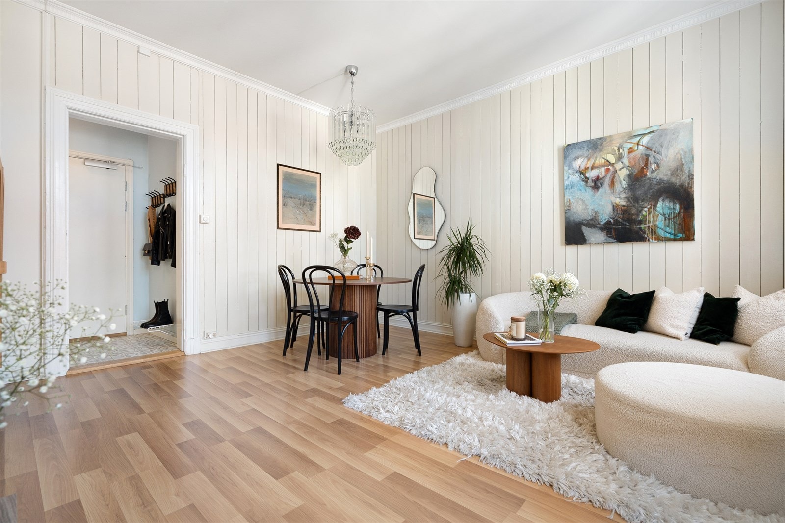 De flotte, originale detaljene er godt bevart med flott stukkatur. Galleribilde