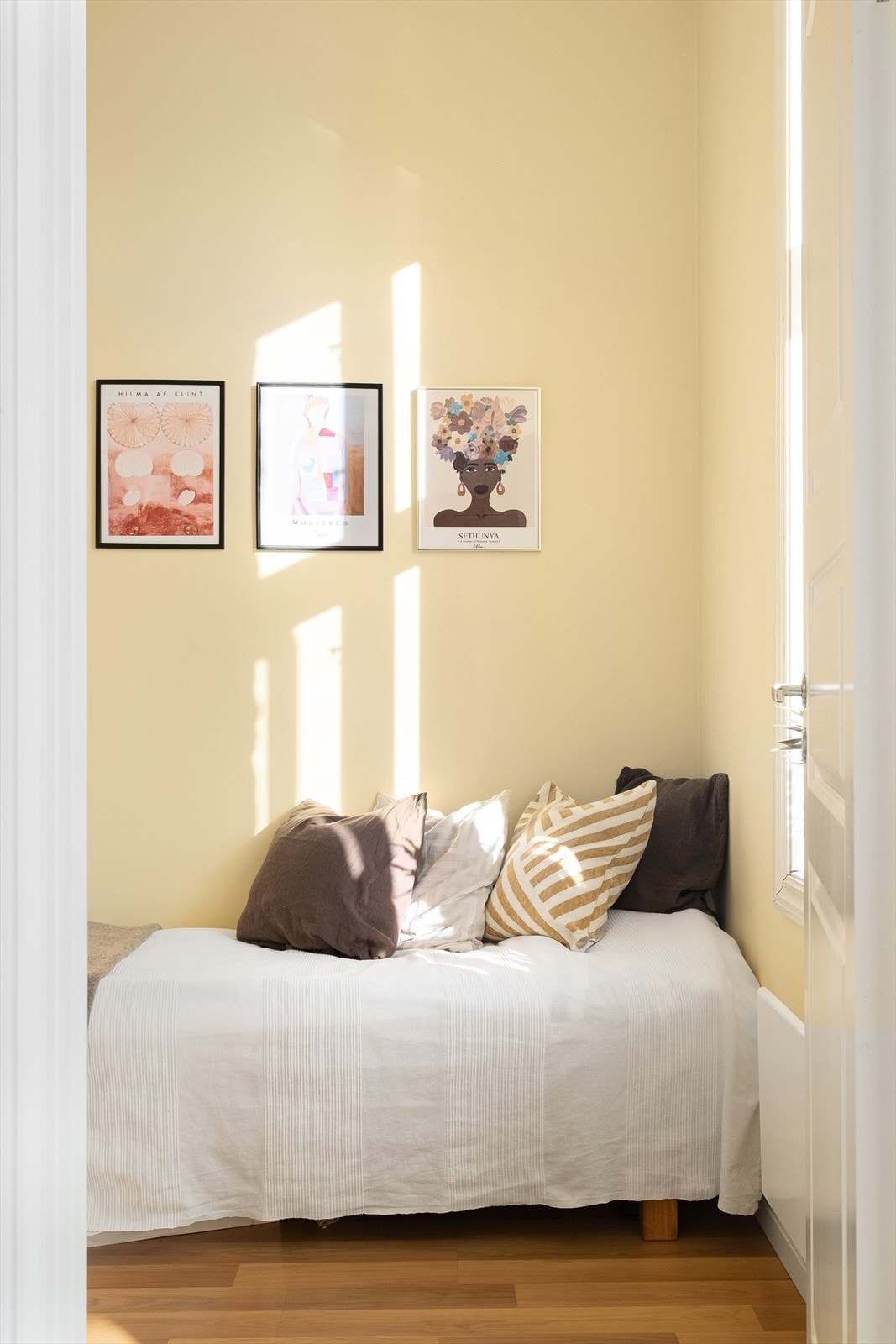 Fint soverom med gode lysforhold. Galleribilde