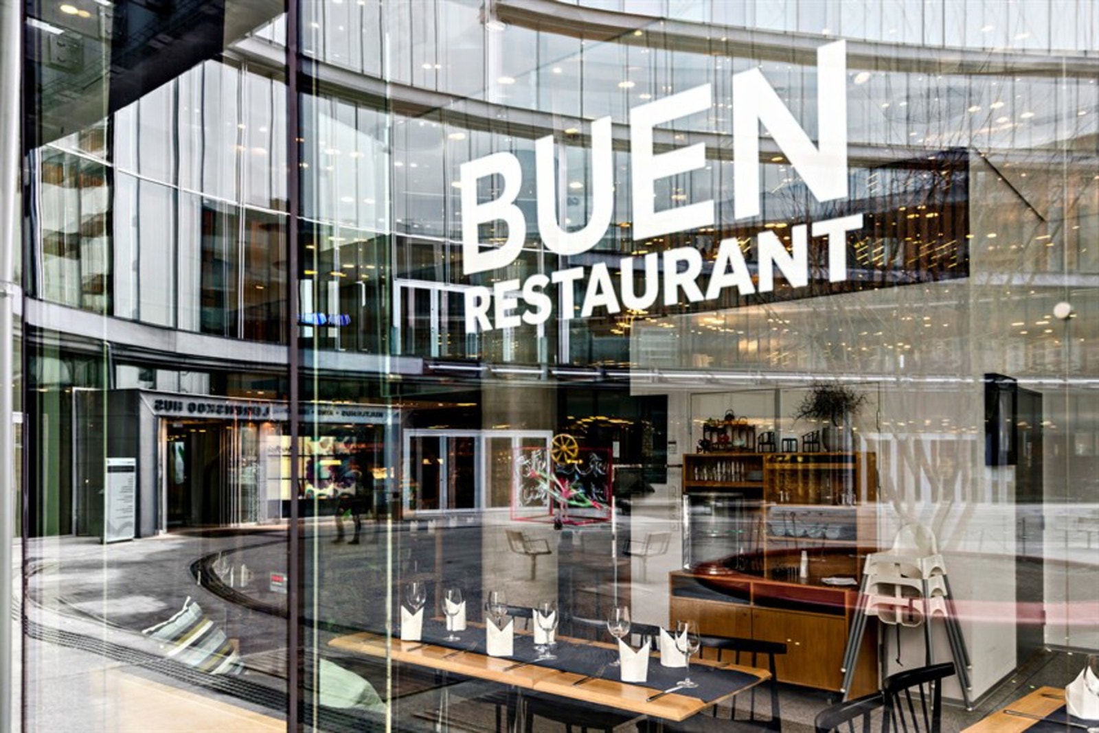 Området byr på ulike flere hyggelige kaffeer og resturanter Galleribilde